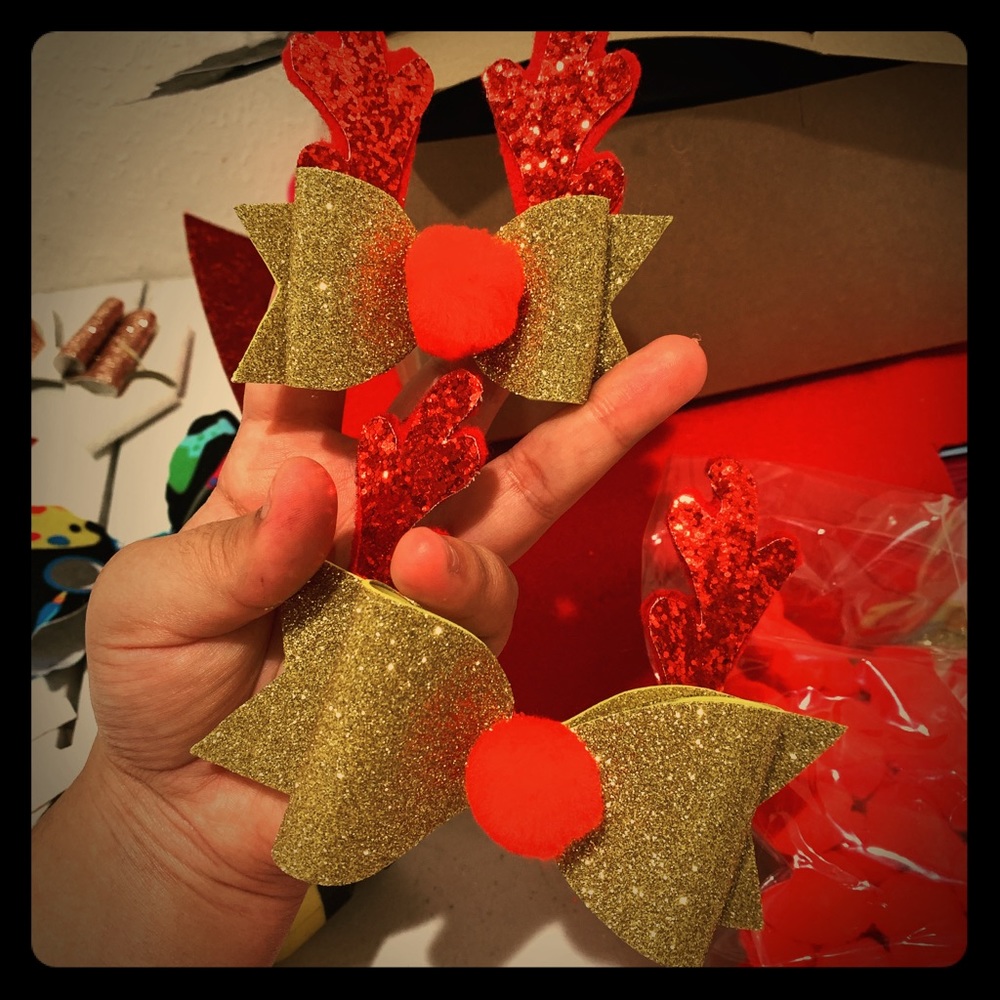 Raindeer bow for big and little sister